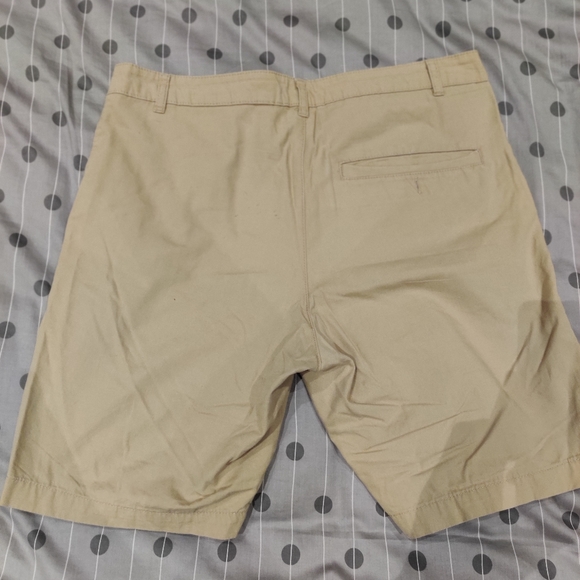 H&M Dividend Shorts Beige - Picture 3 of 3